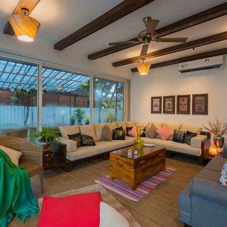 El Lodge By Stayvista - Pool, Lawn, And A Charming Gazebo For Your Perfect Getaway Lonavala Kültér fotó